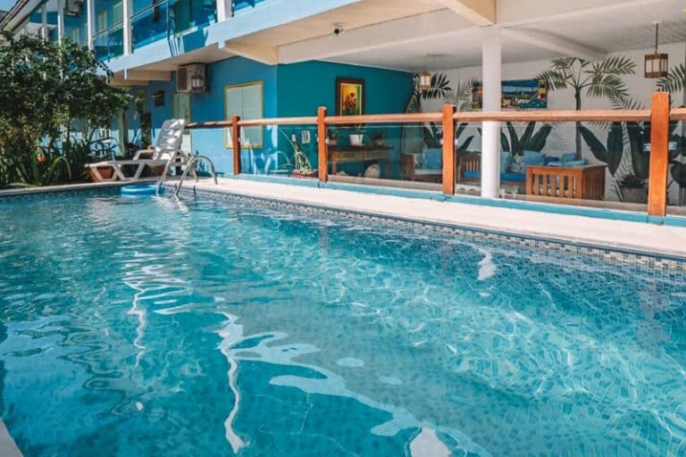 Hotel barato com piscina em Porto Seguro