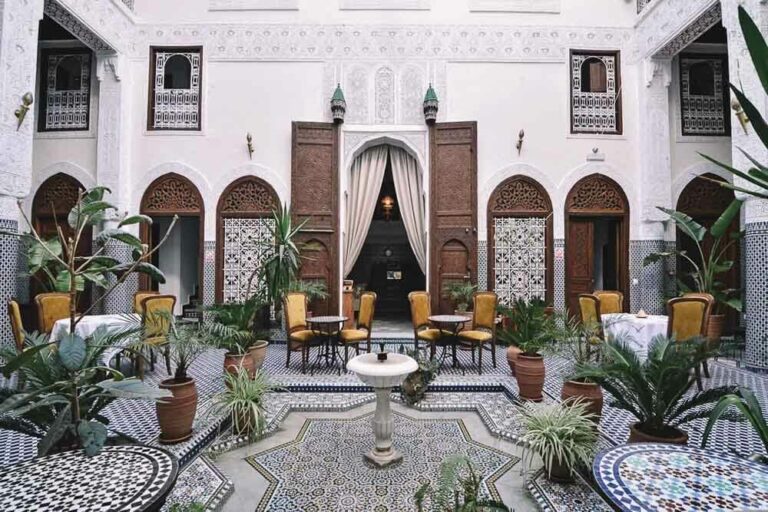 Hotel na Medina de Fez, Marrocos.