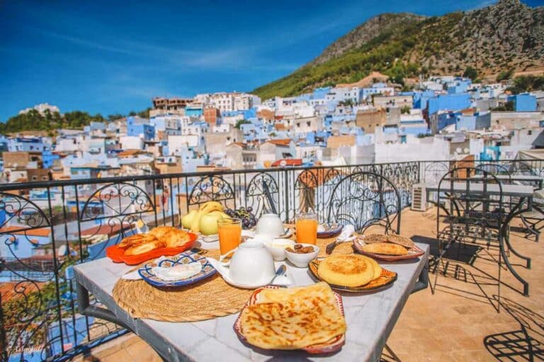 Hotel com café da manhã típico em Chefchaouen, Marrocos