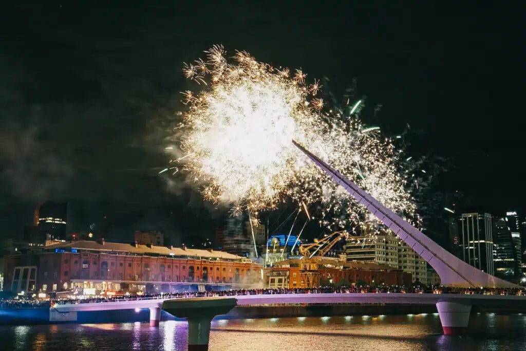 Queima de fogos em Puerto Madero, Buenos Aires