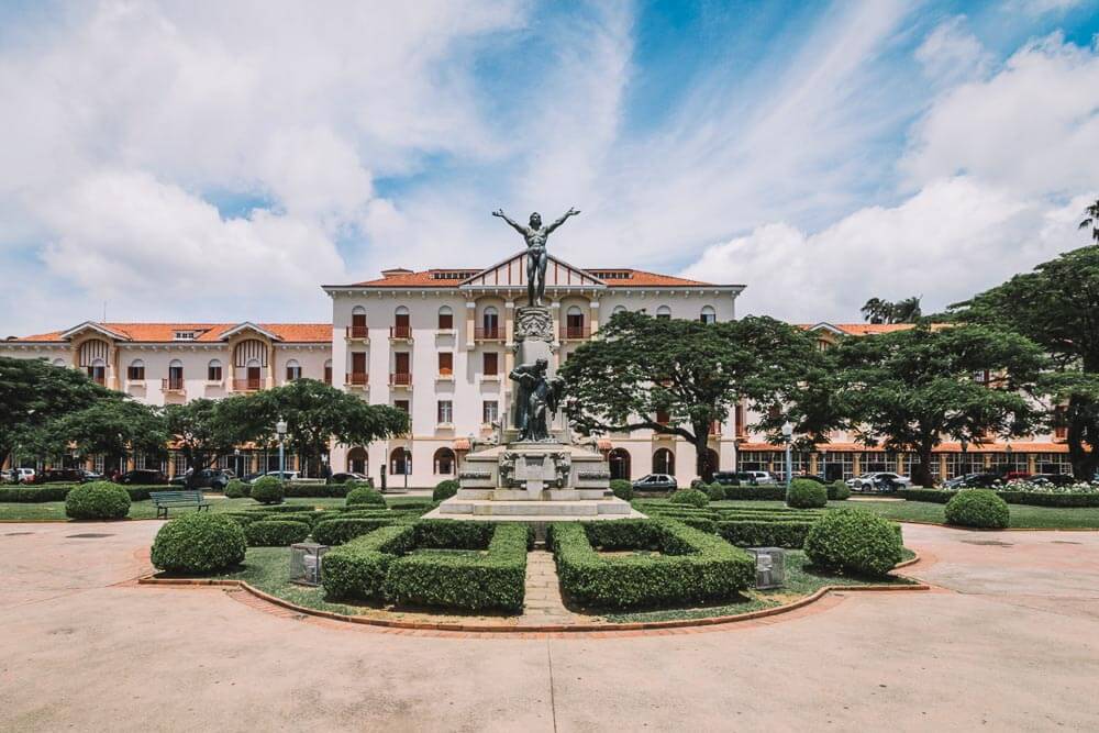 A Praça Pedro Sanches sedia a principal festa de Réveillon em Poços de Caldas