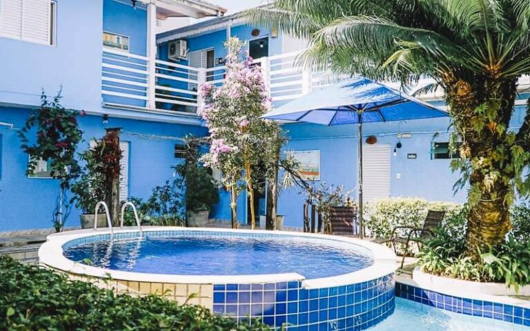 Piscina da Pousada Remando do Mar, em Ubatuba, São Paulo