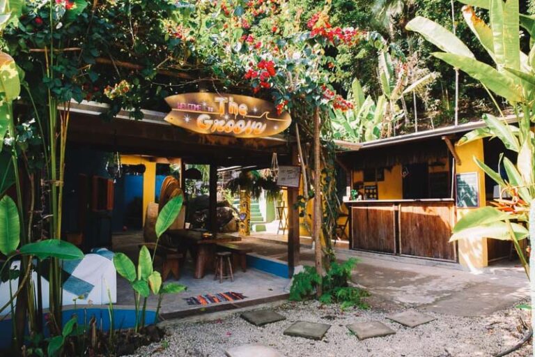 Sintonia Surf Hostel é uma opção de hospedagem econômica em Ubatuba próximo à Praia de Itamambuca