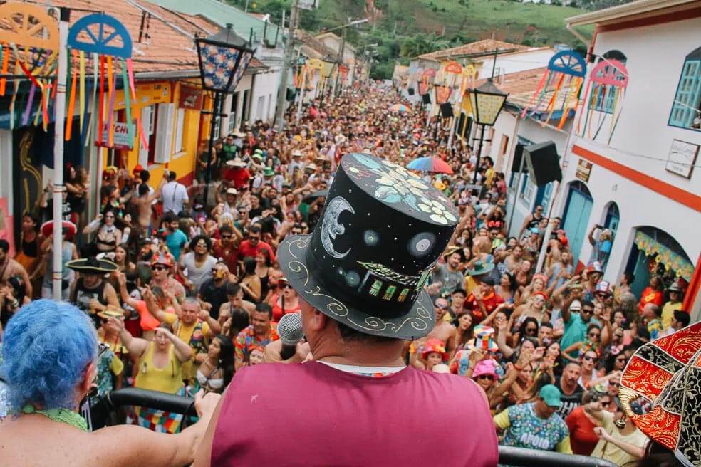 O Carnaval de São Luiz do Paraitinga ocupa as ruas históricas da cidade