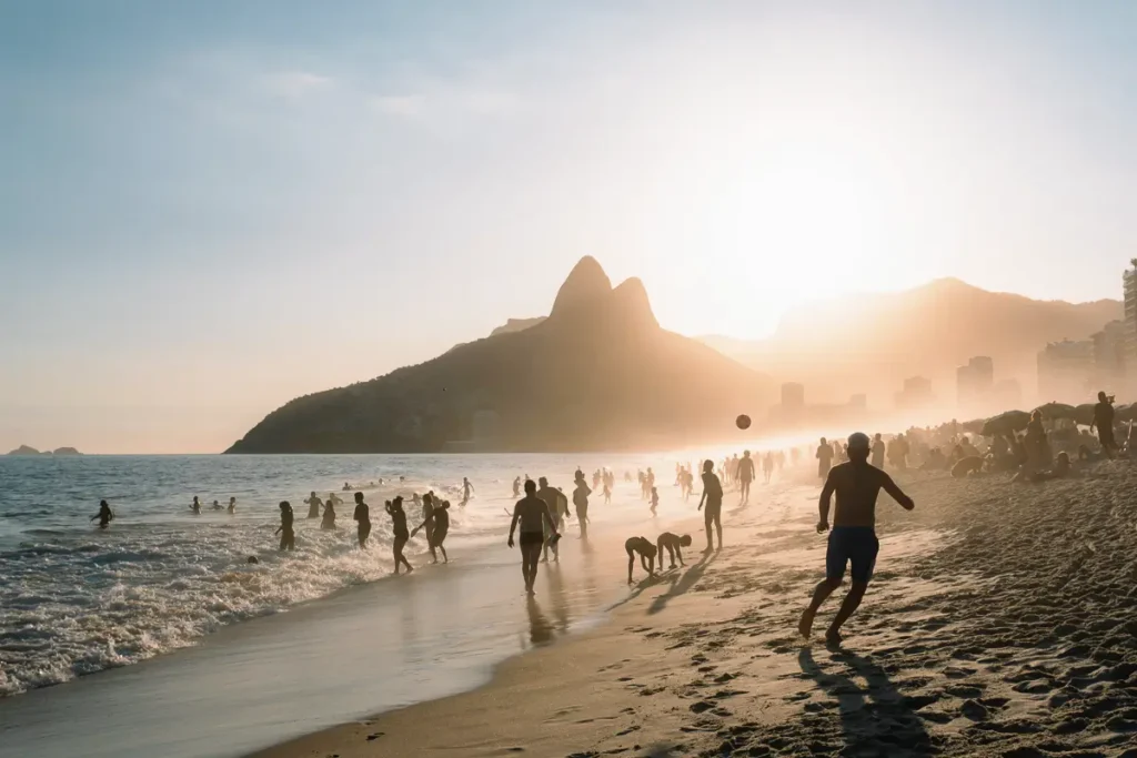 O pôr do sol na Praia de Ipanema é um dos cenários mais fotogênicos do Rio de Janeiro