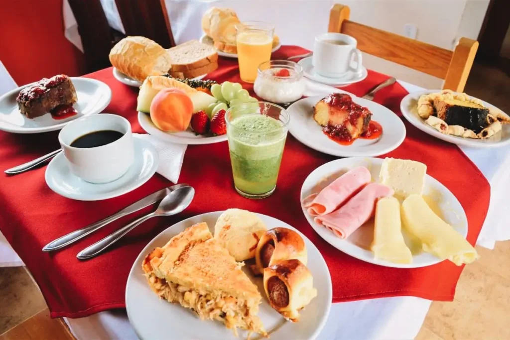 Café da manhã farto em Monte Verde, Minas Gerais