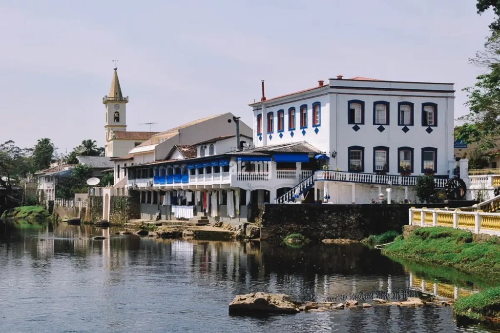 Passeio às margens do Rio Nhundiaquara, em Morretes, Paraná