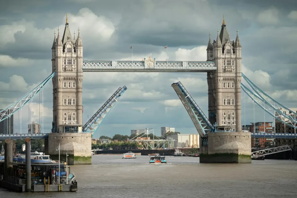 A Tower Bridge é um dos cartões-postais de Londres