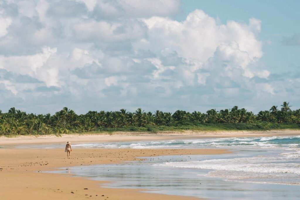 A Península de Maraú tem praias paradisíacas e praticamente desertas