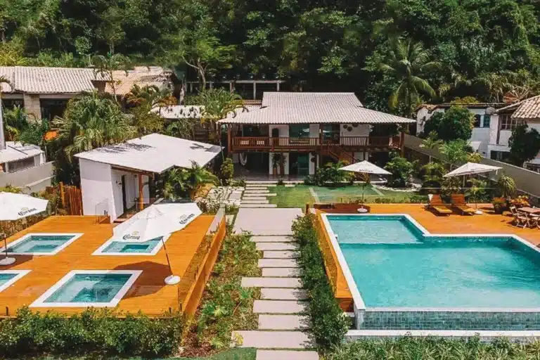 Pousada com piscina para o Réveillon em Porto Seguro