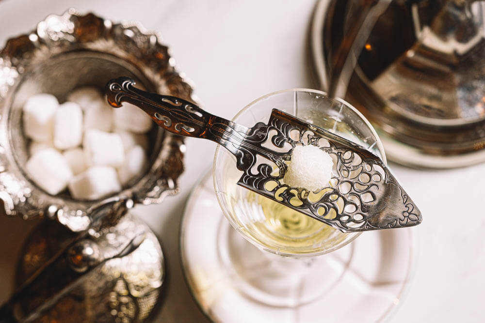 Absinto é proibido no Brasil, mas facilmente encontrado na Europa