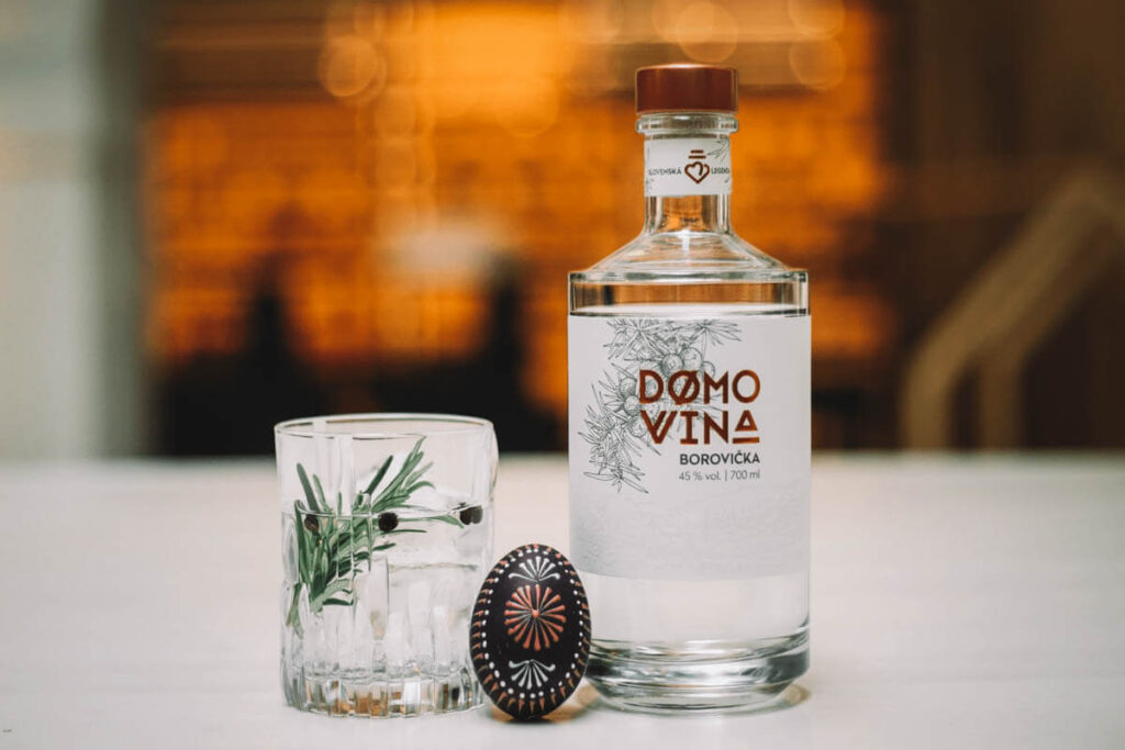 orovička é uma bebida típica da Eslováquia, parecida com o gin