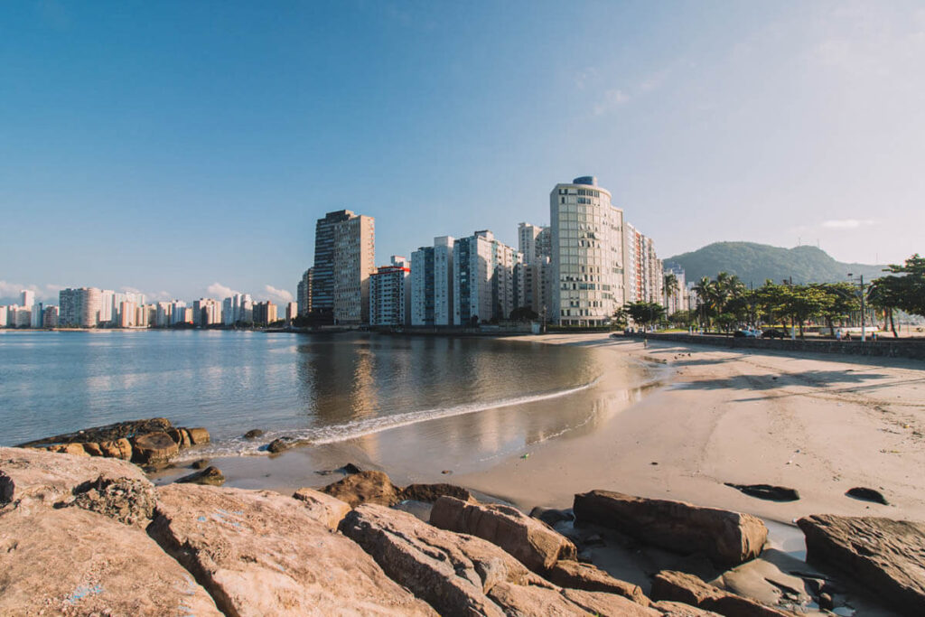 A Praia dos Milionários fica em São Vicente, litoral sul de São Paulo