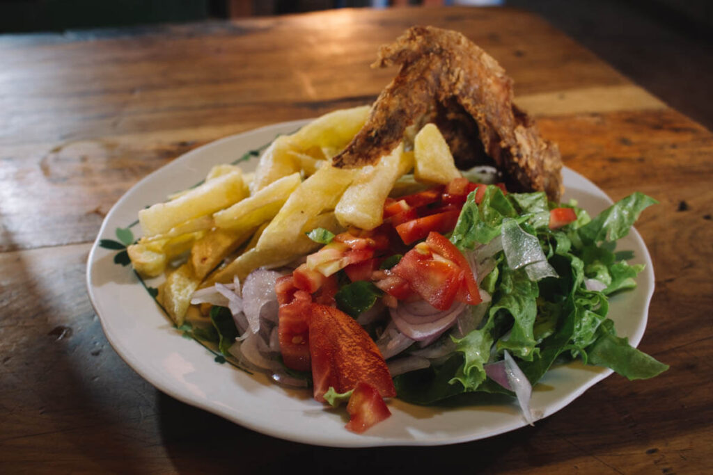 Manter uma dieta equilibrada é importante para evitar o mal de altitude
