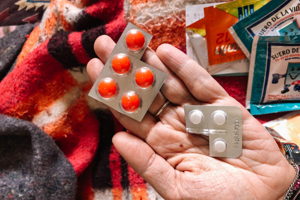 Remédios para combater intoxicação alimentar e soroche, devidamente reembolsados pelo seguro viagem