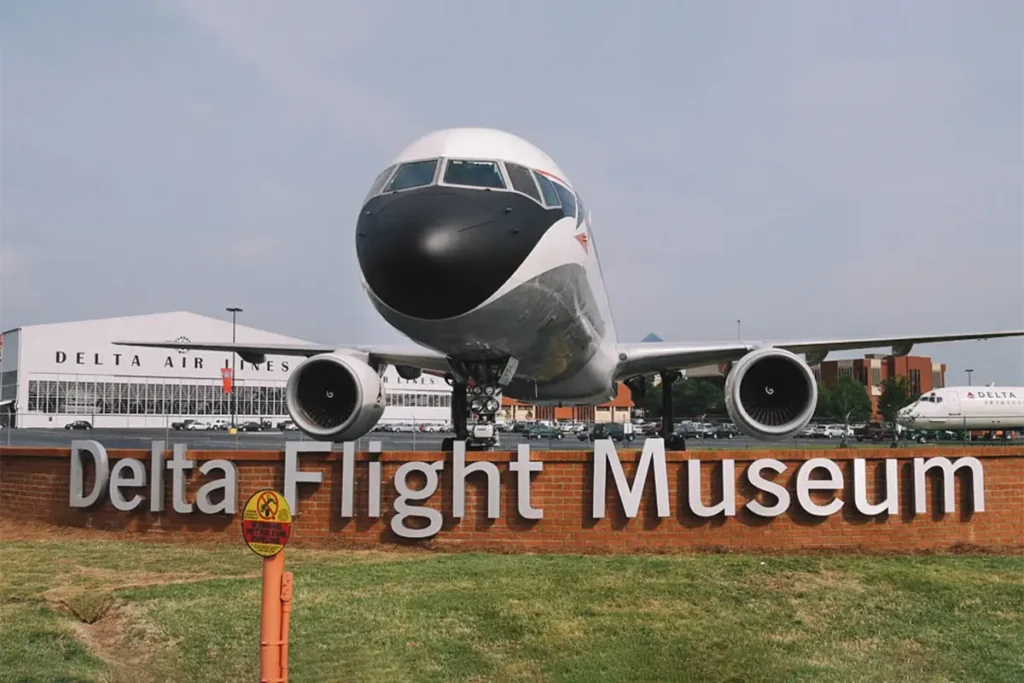 Delta Flight Museum é uma opção para quem procura o que fazer perto do aeroporto de Atlanta.