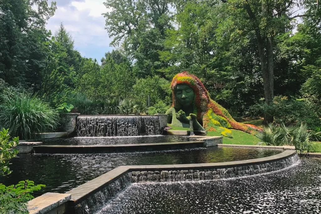 Escultura da Deusa na Terra no Jardim Botânico de Atlanta