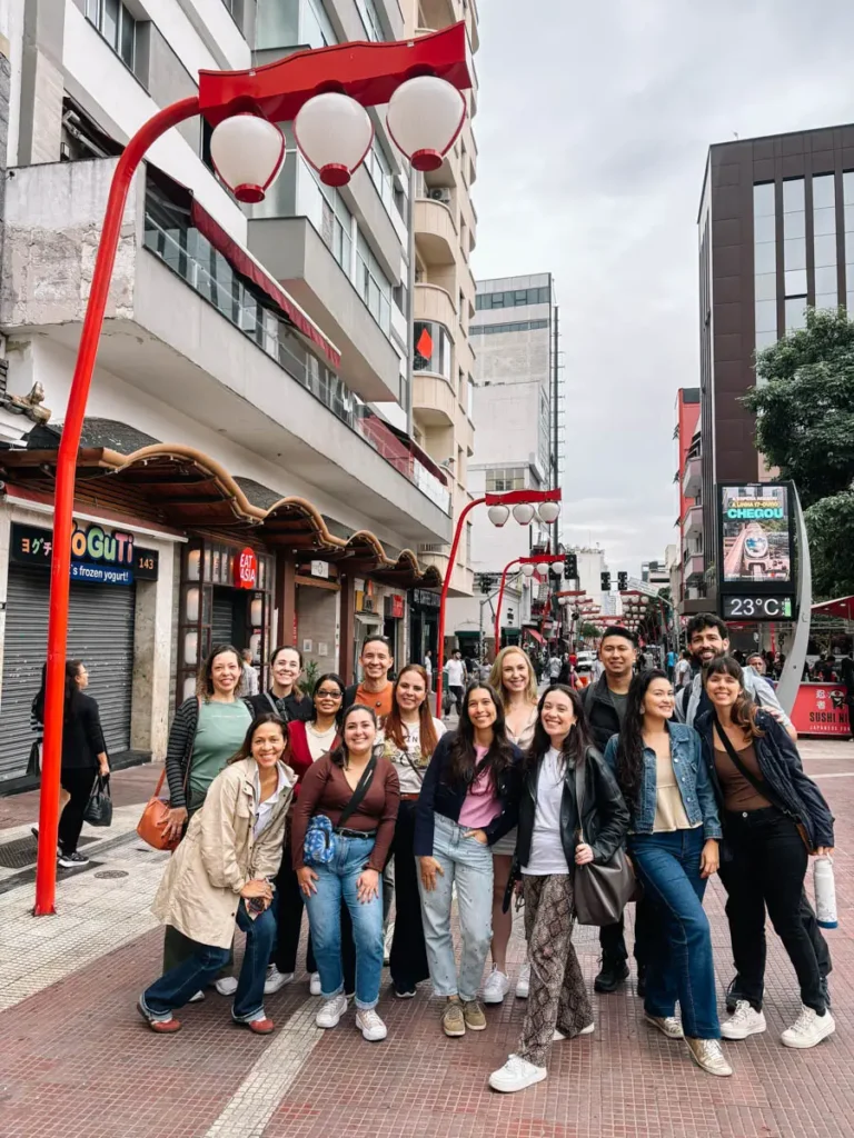 Passeio pelo bairro da Liberdade com criadores da ABBV