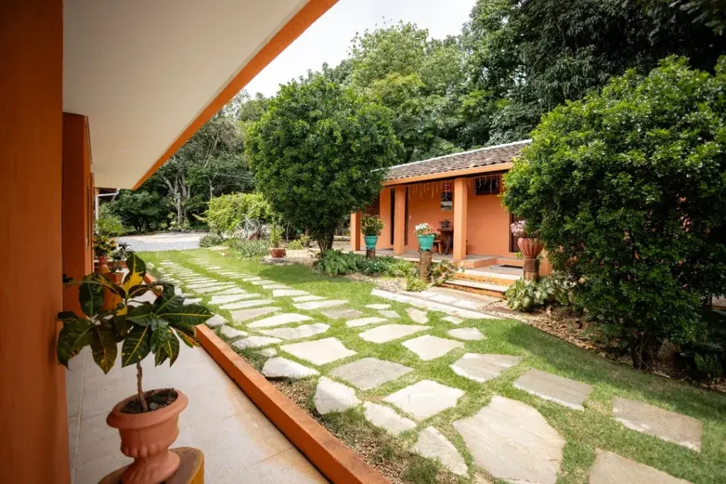 Charmoso jardim na Vila CT Raiza Goulão, ótimo lugar para se hospedar em Pirenópolis
