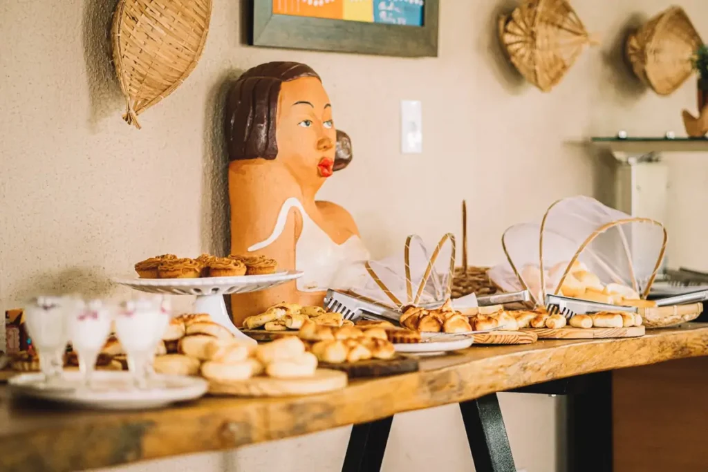 Café da manhã na Pousada Renascer Park, em Pirenópolis, Goiás