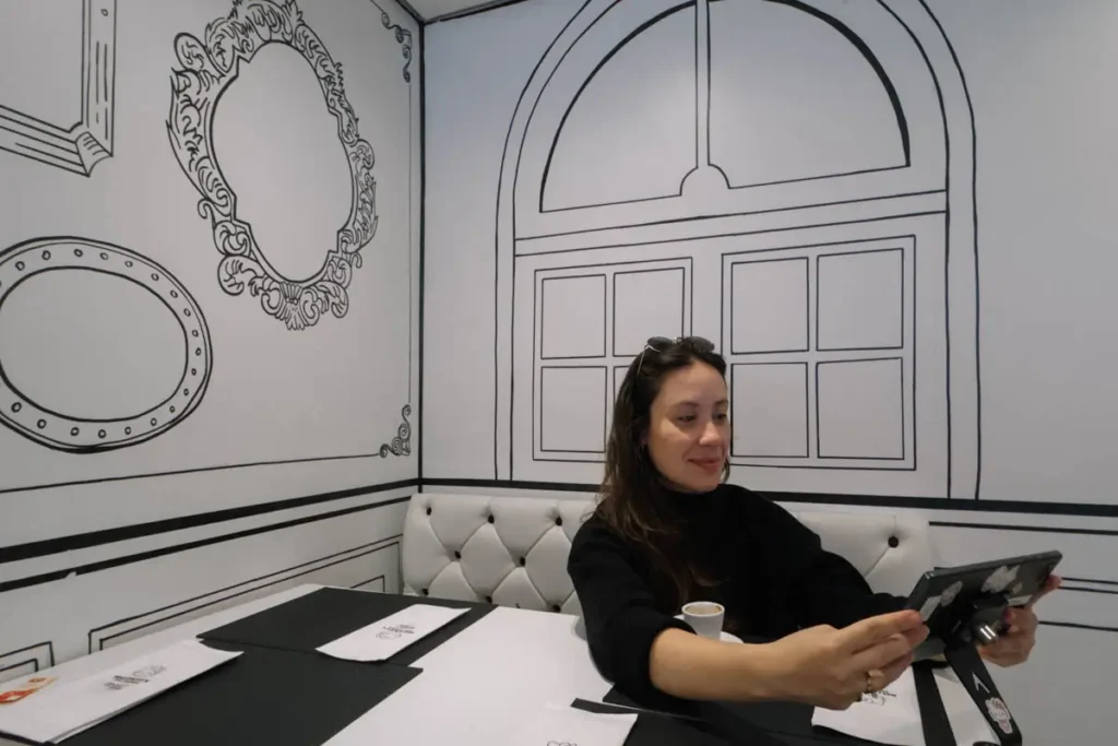 Café 2D da Hello Kitty no bairro da Liberdade, em São Paulo
