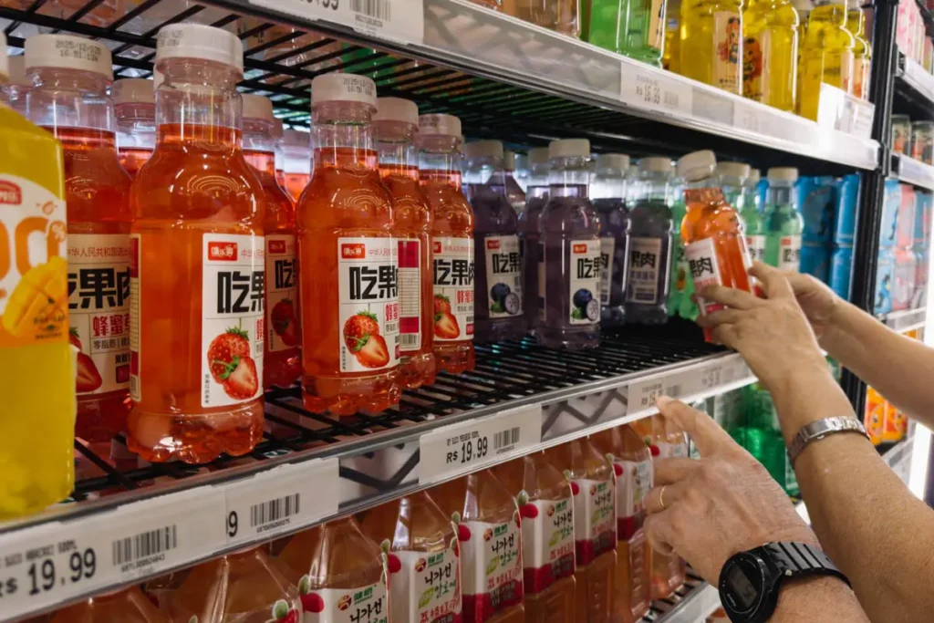 Bebidas orientais em loja de produtos orientais no bairro da Liberdade
