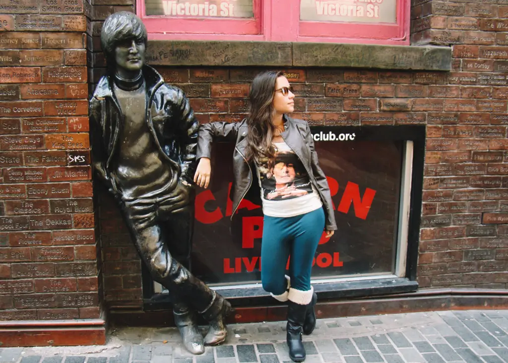 Estátua do John Lennon no Cavern Club, Liverpool