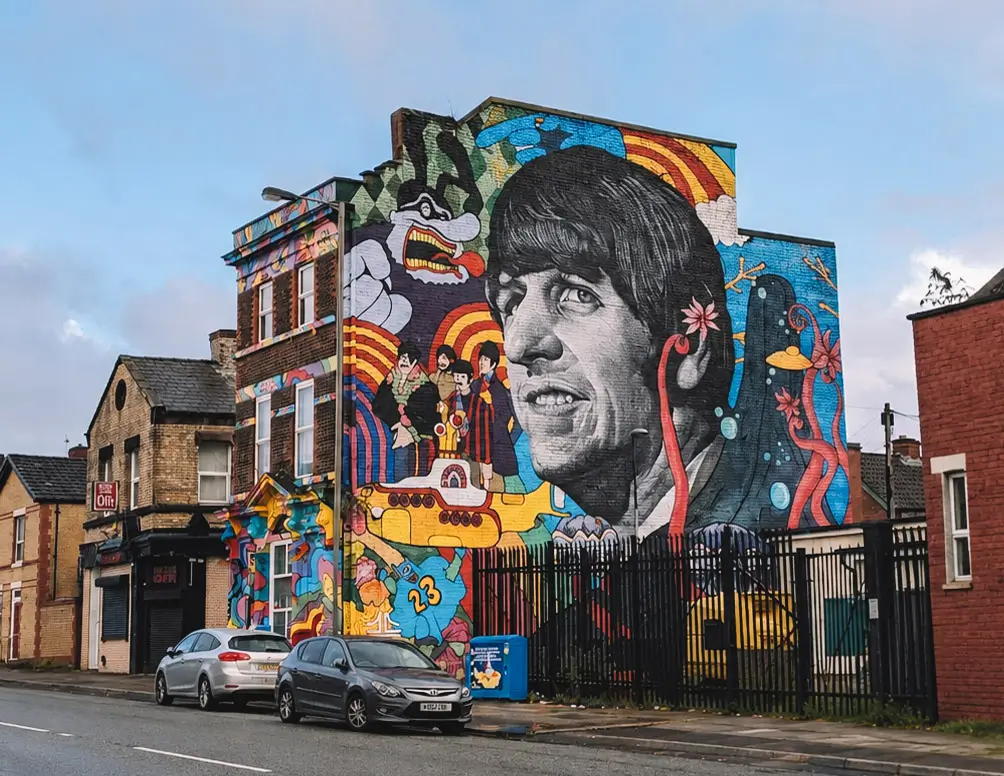 Mural em homenagem a Ringo Starr no prédio onde sua mãe trabalhou