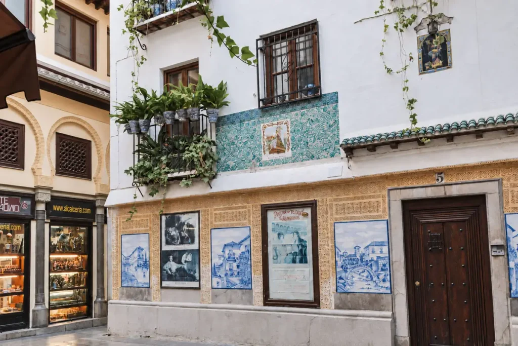 Placeta de la Seda, localizada na Alcaiceria, em Granada