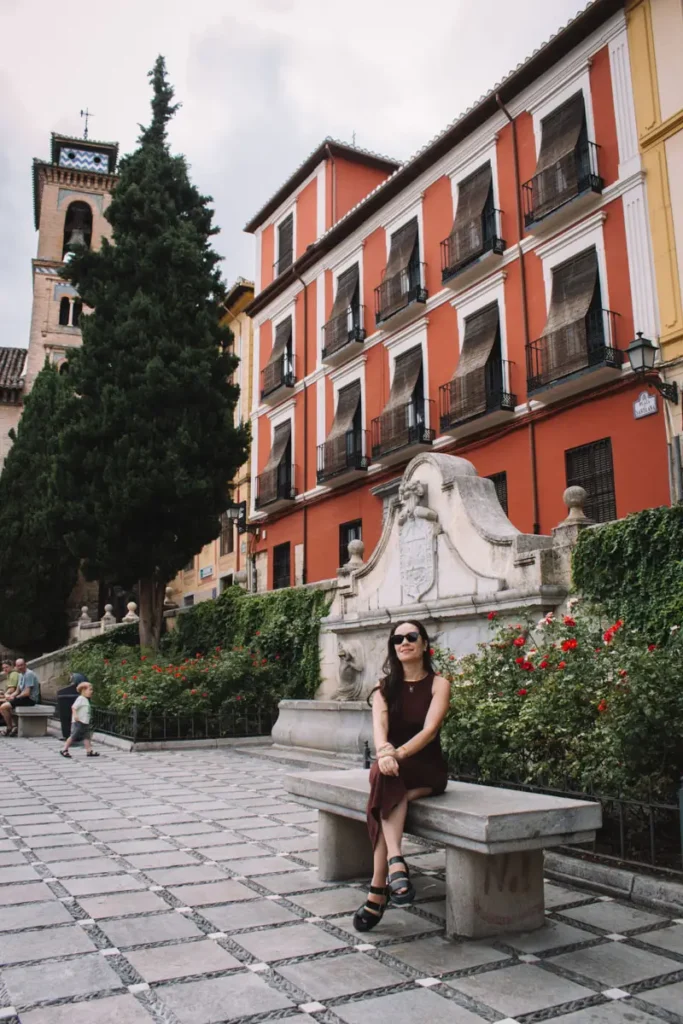 Plaza de Santa Ana em Granada, Espanha