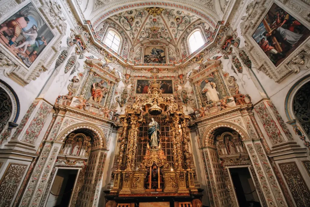 Altar-mor da igreja do Monasterio de la Cartuja de Granada, Espanha