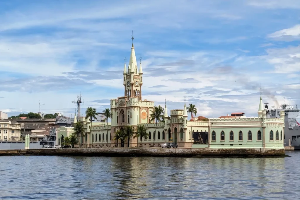 Tour pela Ilha Fiscal, no Rio de Janeiro